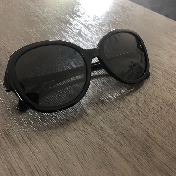 Authentic 🎉NEW🎉Givenchy black sunglasses w/ case - Picture 2 of 12